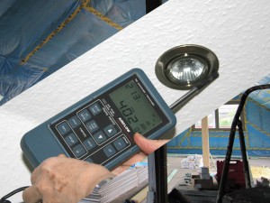 Die Messaussage ist abhängig, wenn vor oder nach einer inneren Verkleidung gemessen wird.