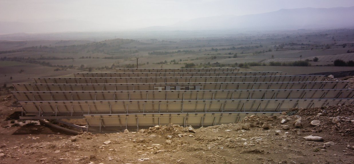 PV-Freiflächenanlage auf nachgeführten Solar-Trackern, Griechenland