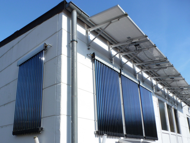 Solarthermie zur Heizungsunterstützung und Warmwasser senkrechte Röhrenkollektoren